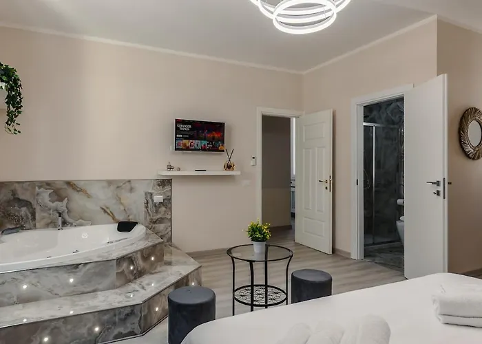 Hadrian's House Apartment *