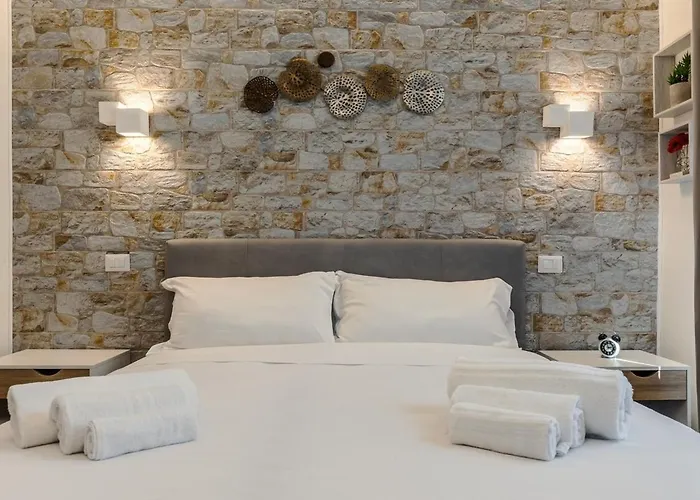 Hadrian's House Apartment